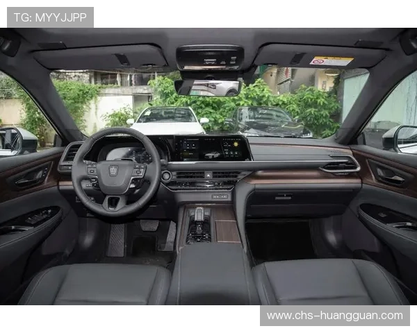 全新皇冠：搭载智能驾驶辅助系统，提升驾驶安全性与便捷性的全新豪华车型